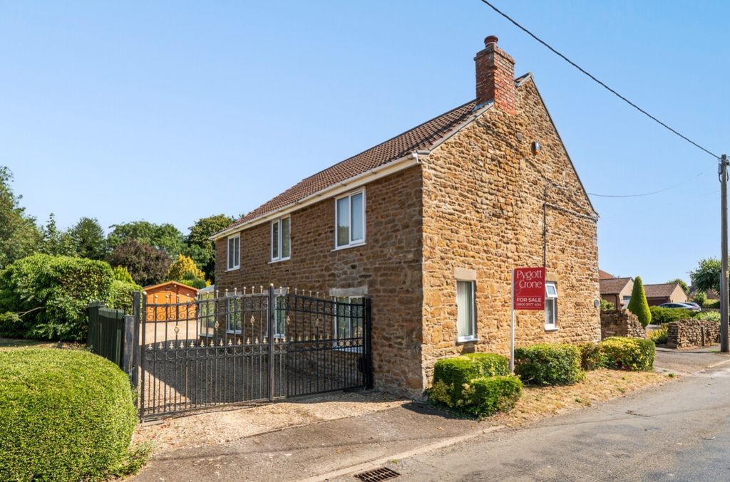 Property photo 1 of 29 1488486-1-6A4F7816Cee32