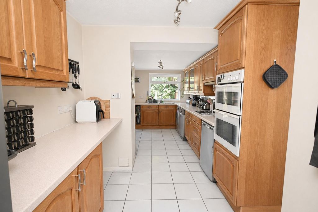 Property photo 2 of 18 Kitchen
