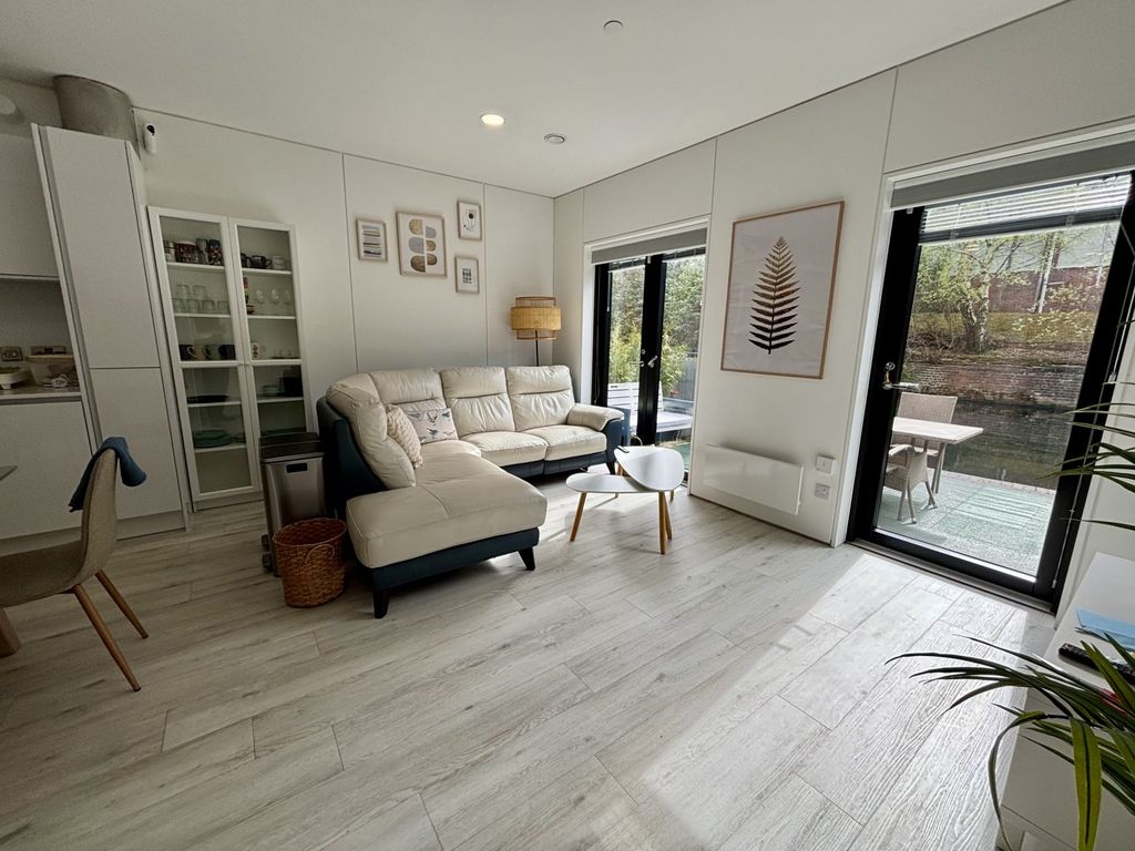 Property photo 3 of 19 Picture No. 17