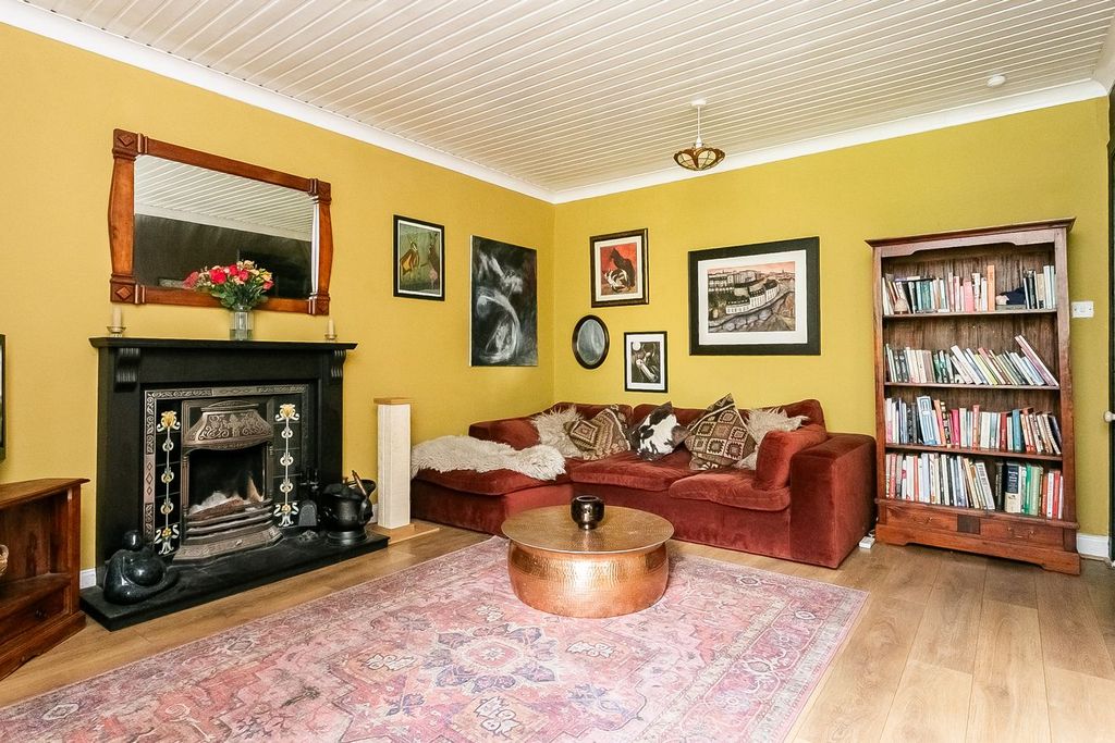 Property photo 3 of 32