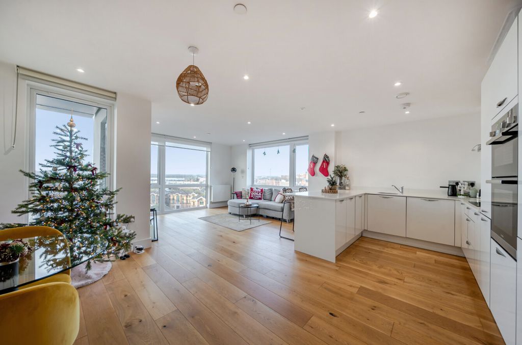 Property photo 2 of 16 1394233-14-694526...