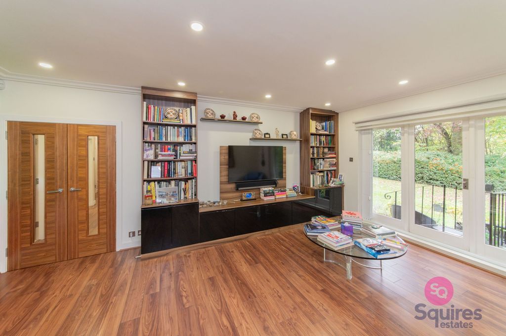 Property photo 2 of 33