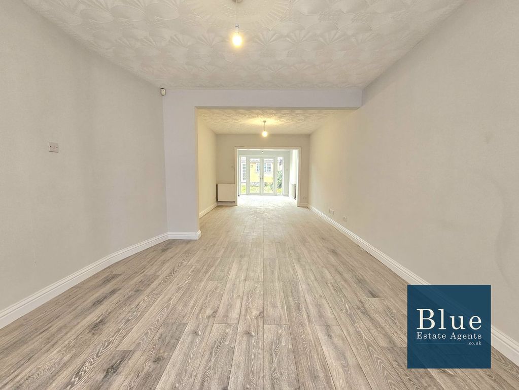 Property photo 2 of 13 Lounge