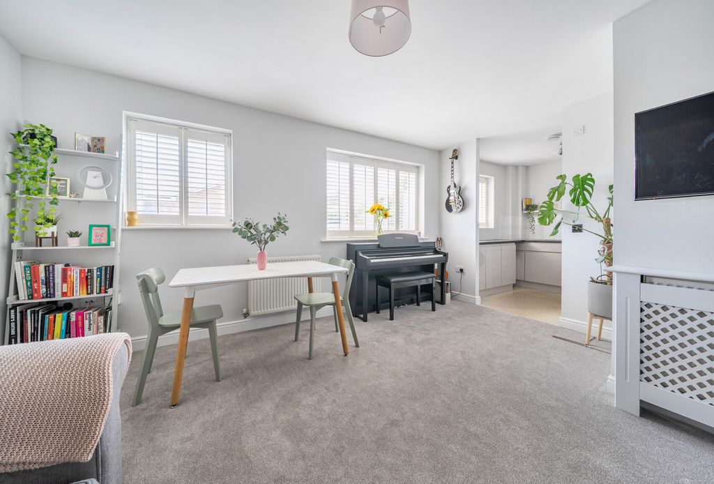 Property photo 2 of 15 1484388-18-6A4652...