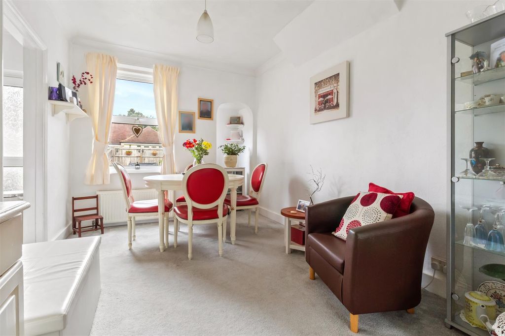 Property photo 3 of 14 Bulkington Avenue, 90-004.Jpg