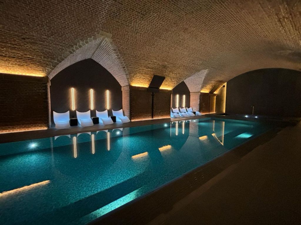 Property photo 2 of 35