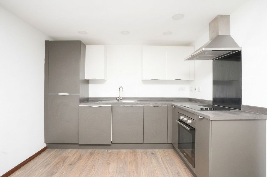 Property photo 3 of 11 Kitchen