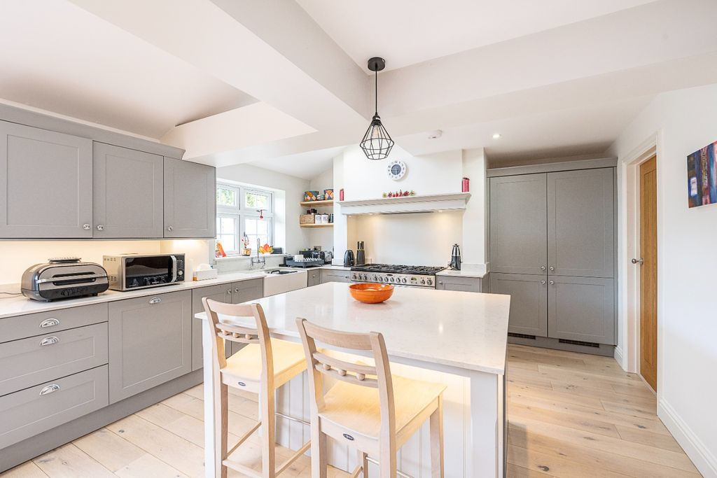Property photo 3 of 16 4566003