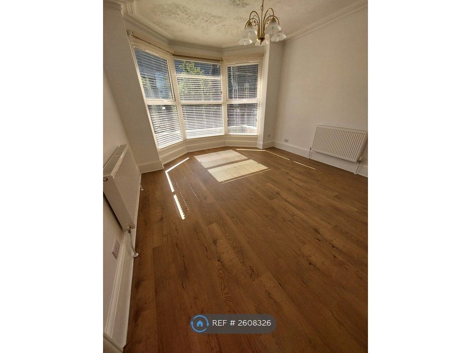 Property photo 1 of 11 Lounge