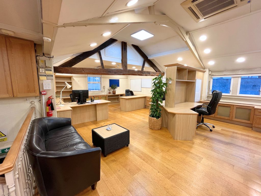 Property photo 2 of 11 Gallery