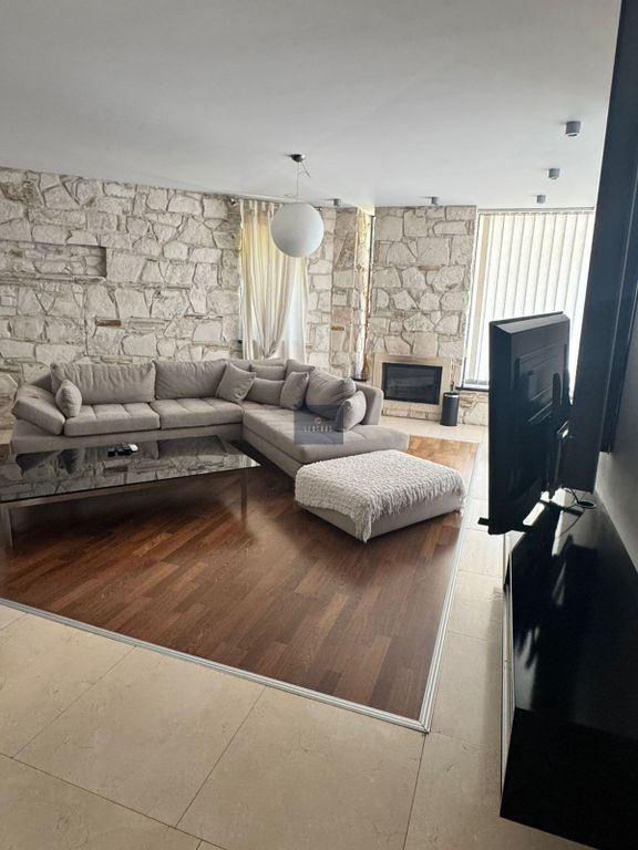 Property photo 3 of 42