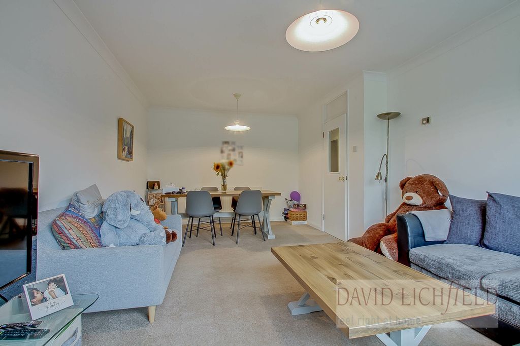 Property photo 2 of 8 Living Room (2)