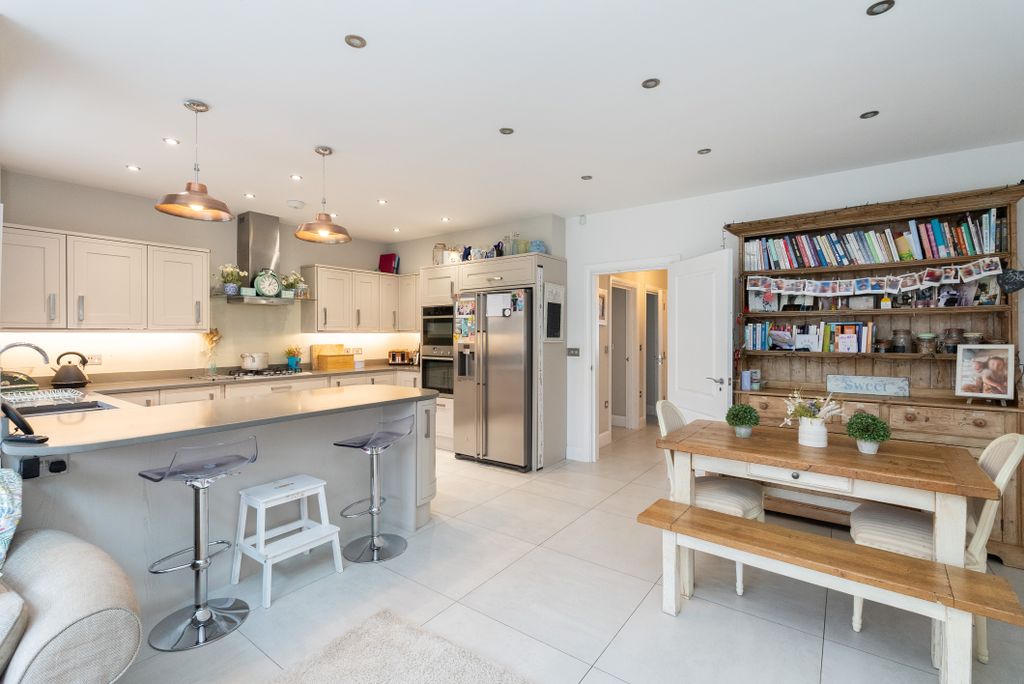 Property photo 3 of 20