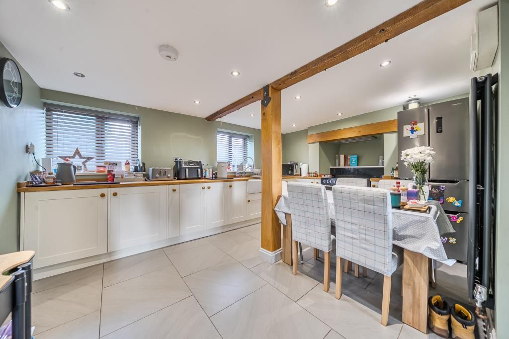 Property photo 3 of 20 Kitchen