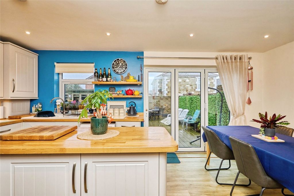 Property photo 2 of 37 Picture No. 14