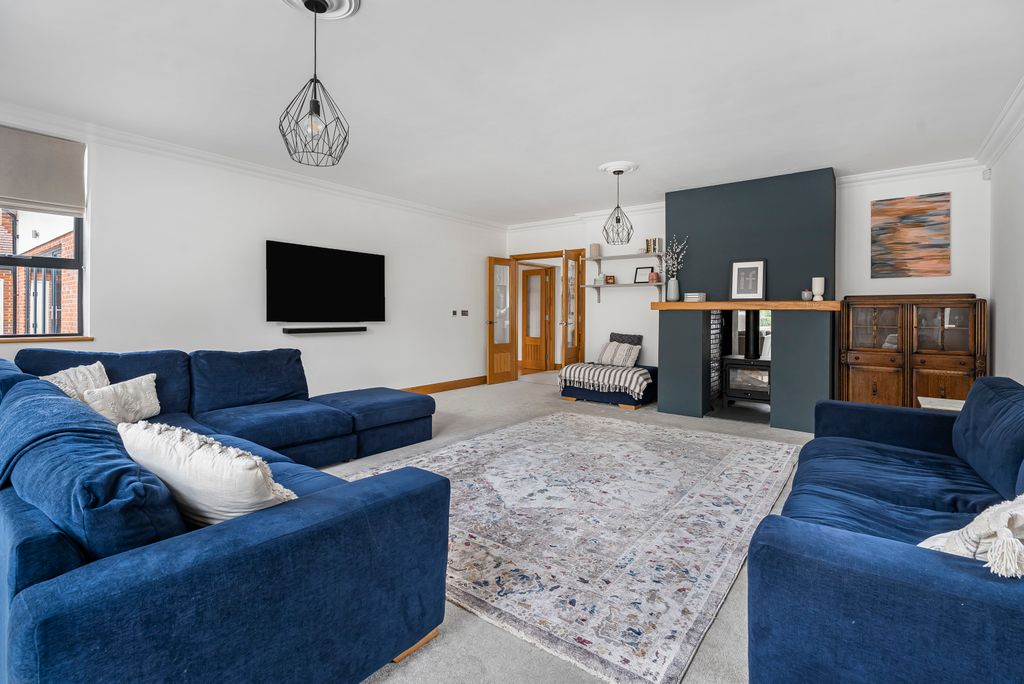 Property photo 3 of 30 Living Room