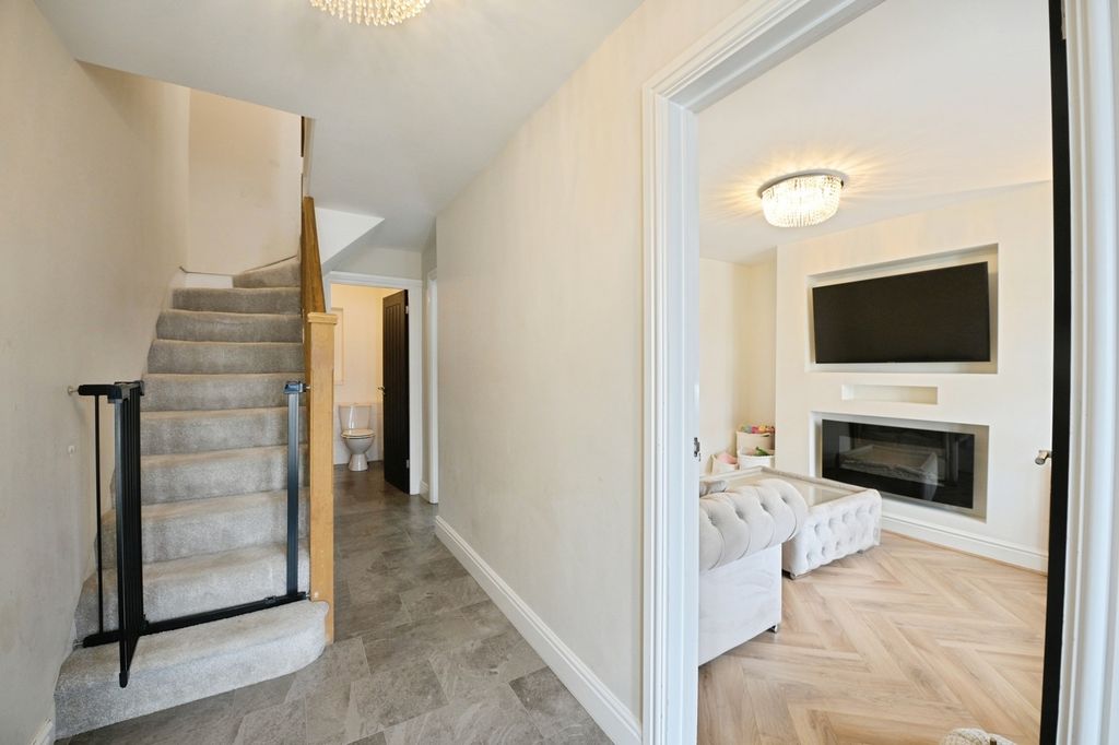 Property photo 3 of 26 Pbox-Img.Jpg