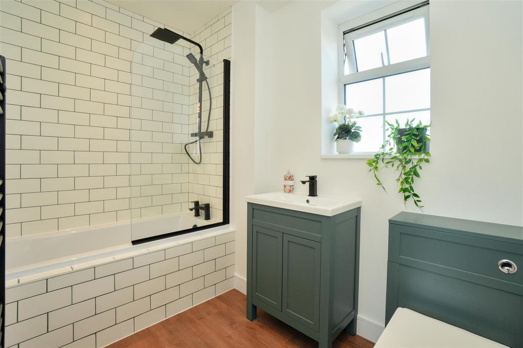 Property photo 3 of 28 Bathroom