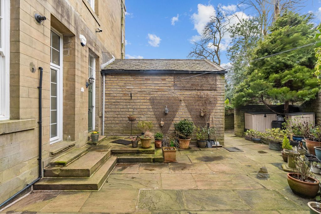 Property photo 3 of 27