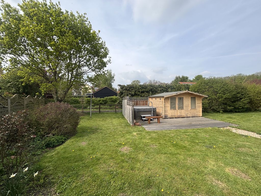 Property photo 2 of 16 Image00021