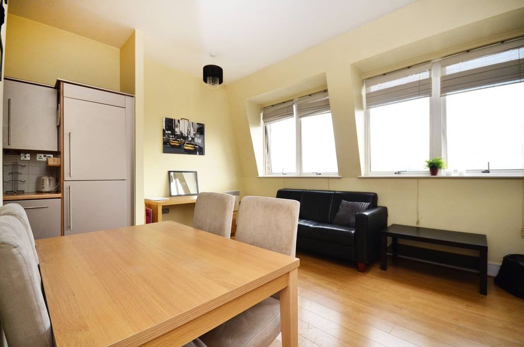 Property photo 3 of 7
