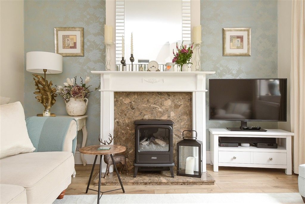 Property photo 3 of 14 Lounge