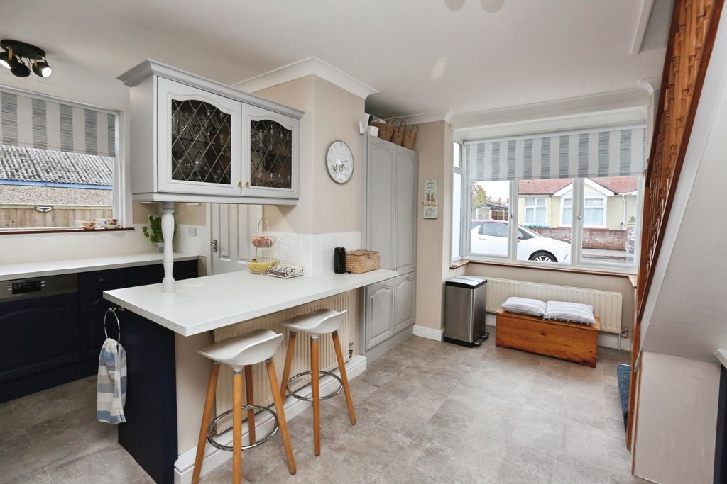 Property photo 2 of 17 Photo