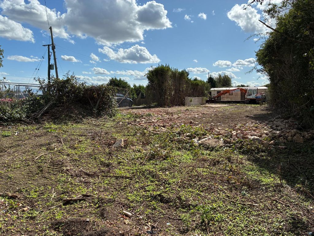 Property photo 1 of 3