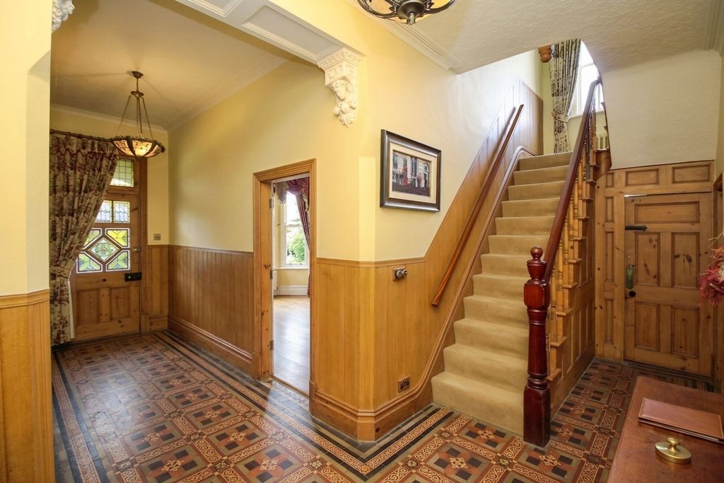 Property photo 3 of 33