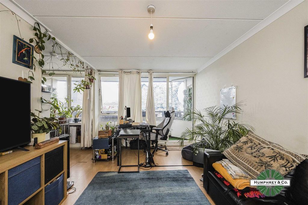 Property photo 1 of 15 Flat 234 Missenden Inville Road -007.Jpg