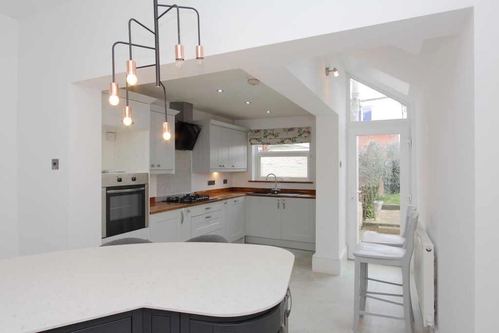 Property photo 2 of 21 3 Hartington Road Ph20.Jpg