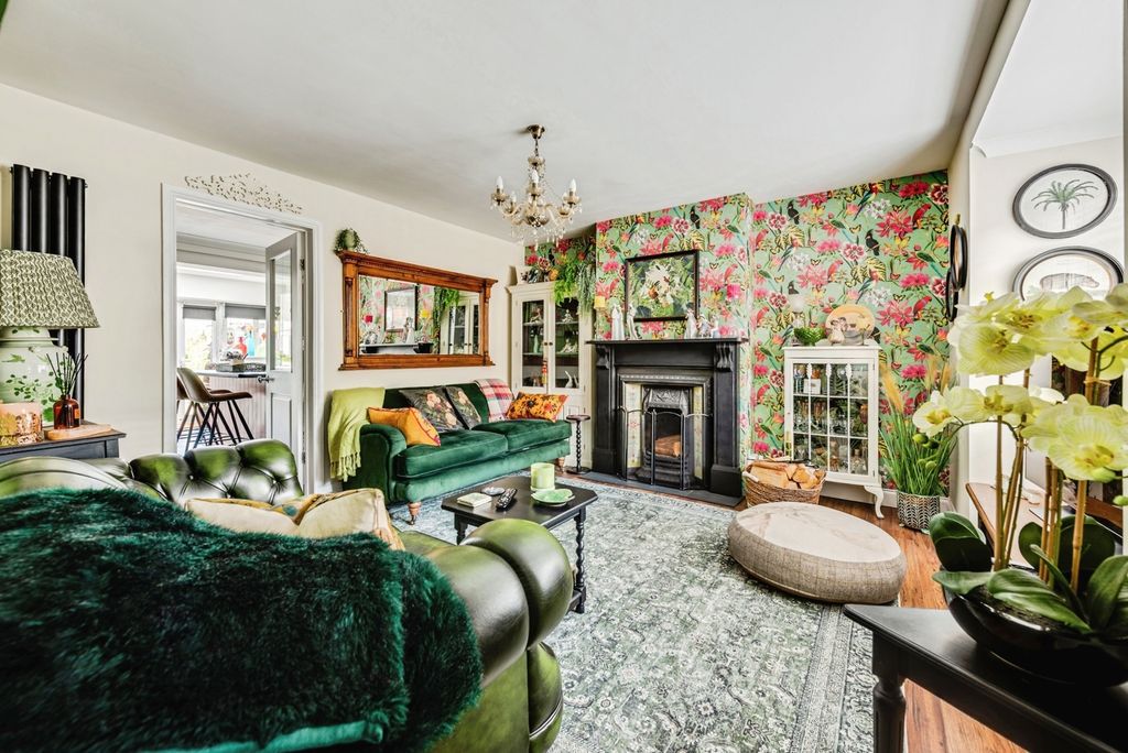 Property photo 3 of 22 Pbox-Img.Jpg