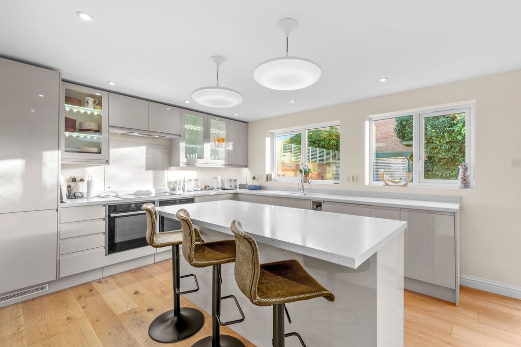 Property photo 3 of 14