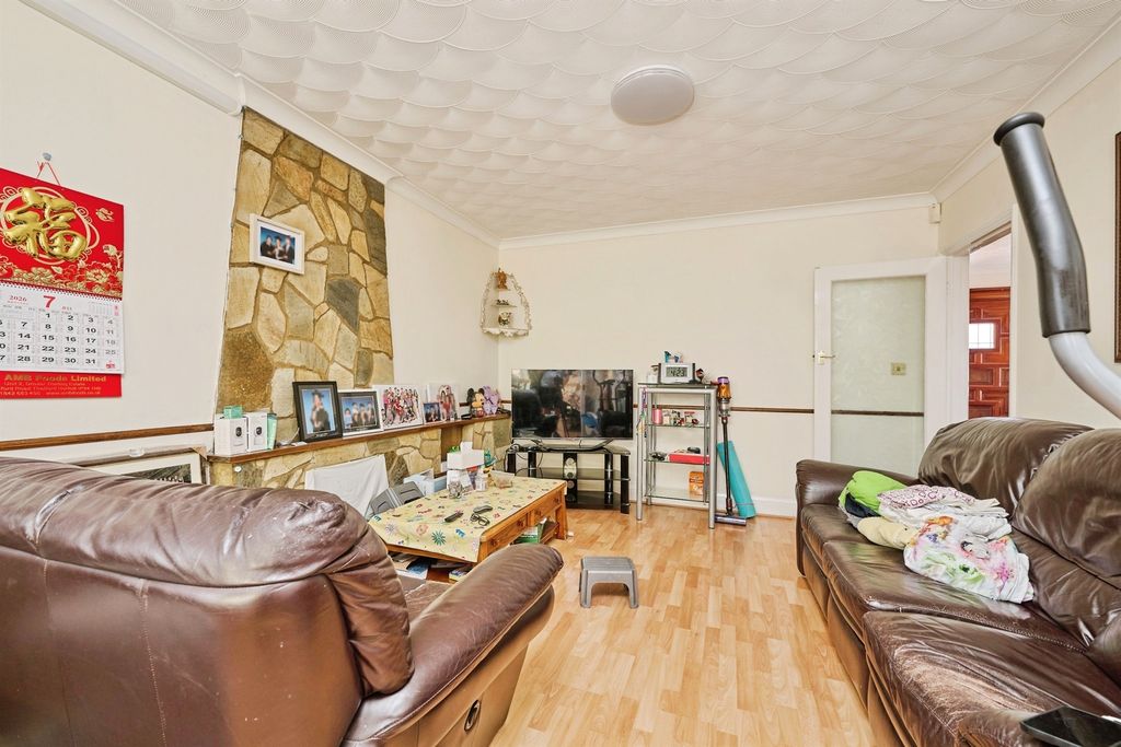 Property photo 3 of 14