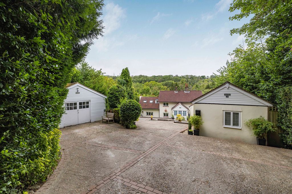 Property photo 2 of 42