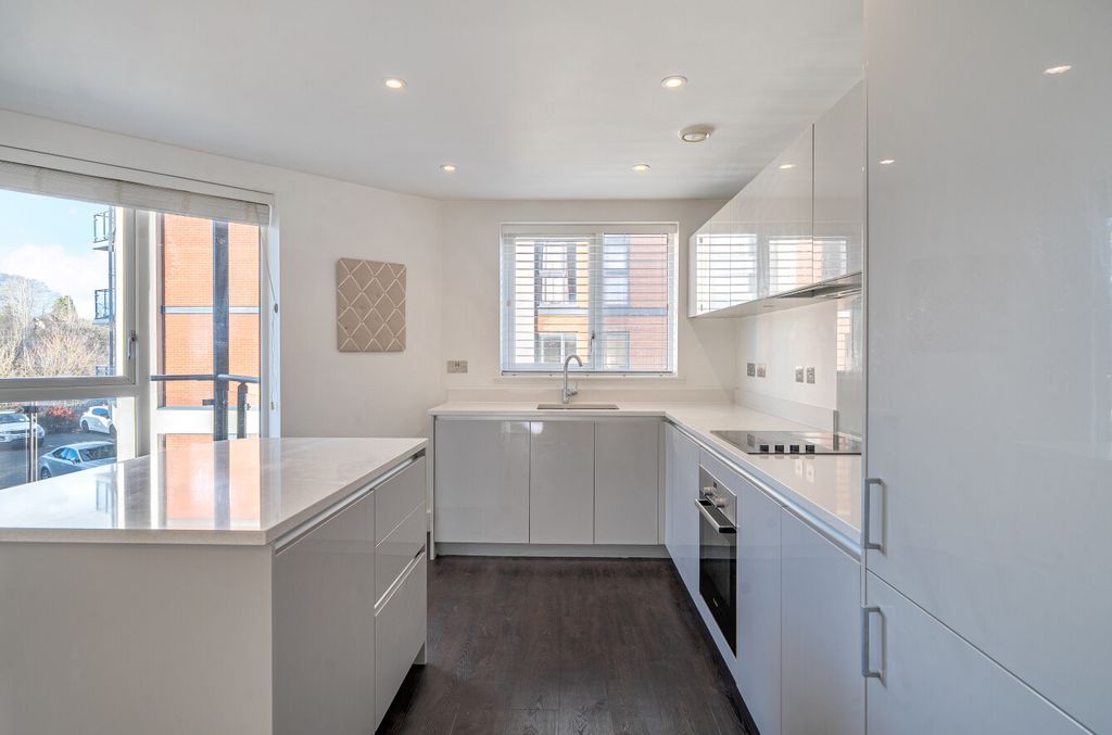 Property photo 3 of 24 1405165-25-697A28...