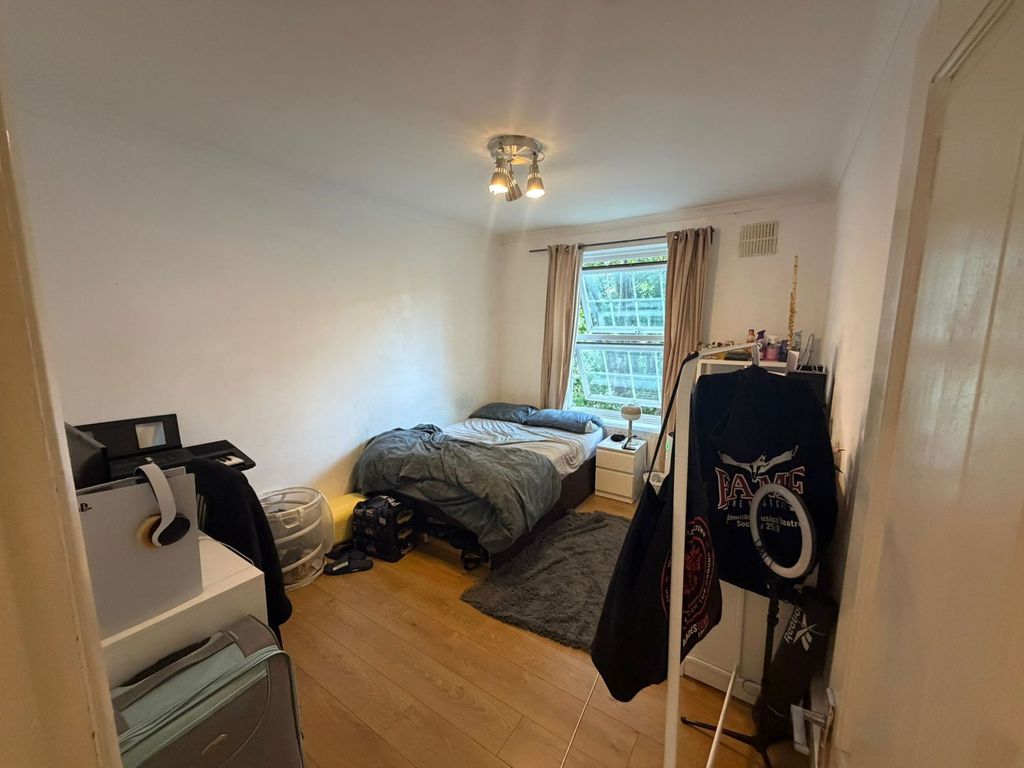Property photo 3 of 5
