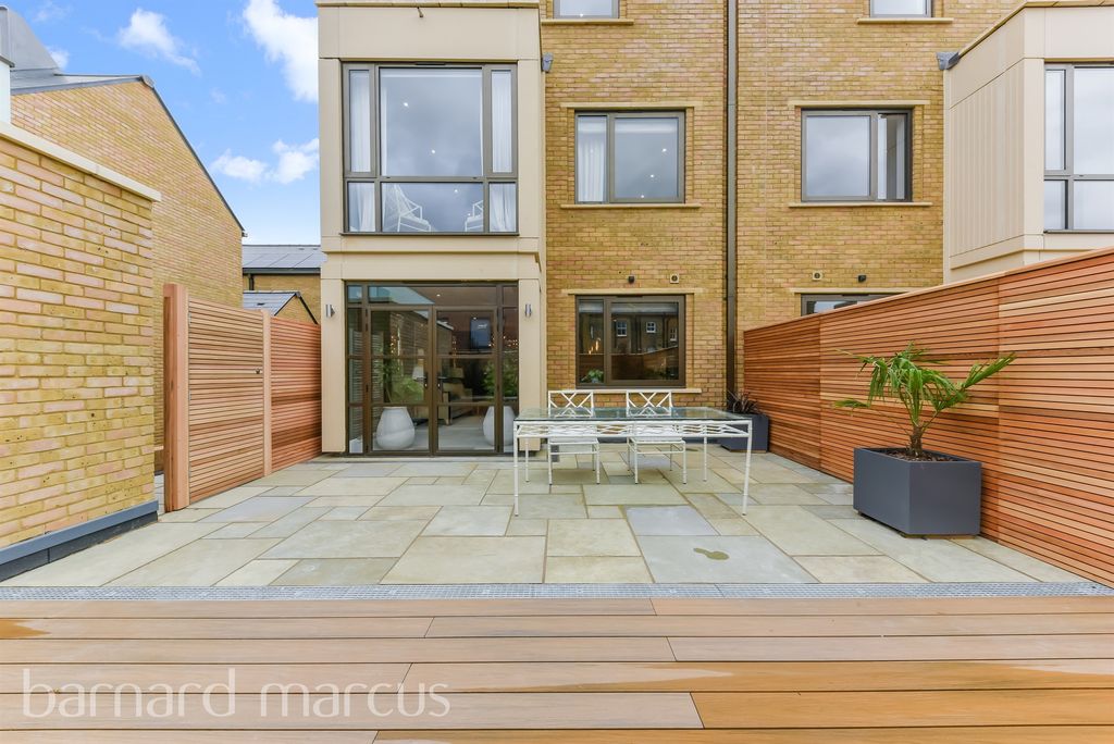 Property photo 3 of 21