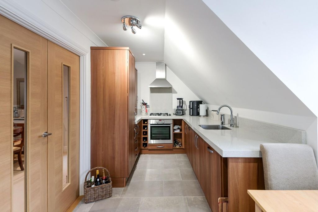 Property photo 2 of 14 Highdown Close,10 (2).Jpg