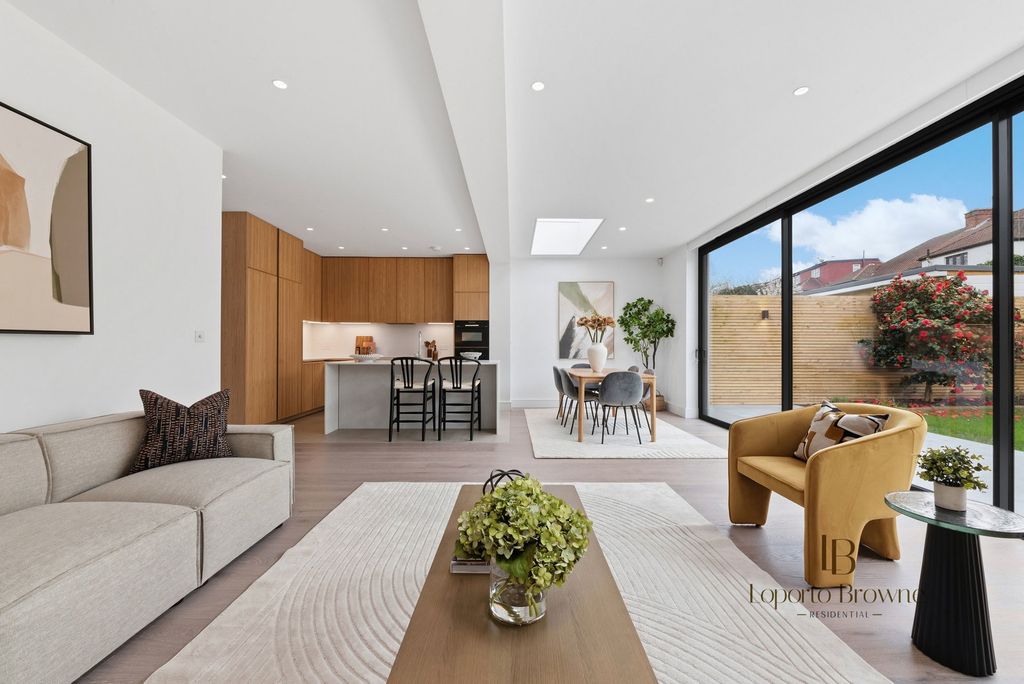 Property photo 2 of 39