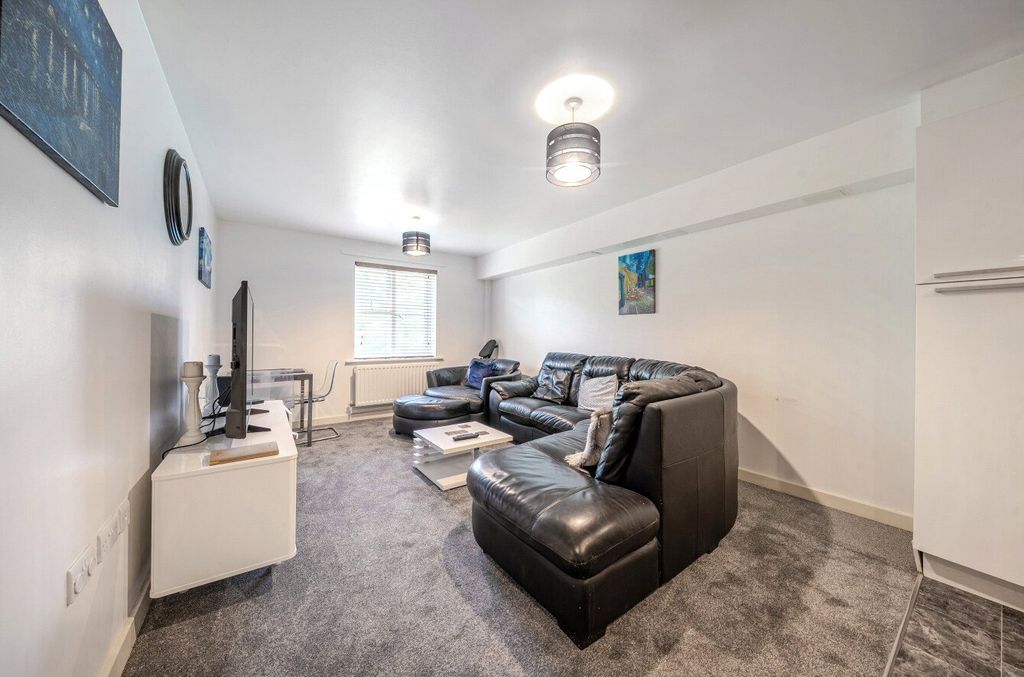 Property photo 3 of 11 Reception