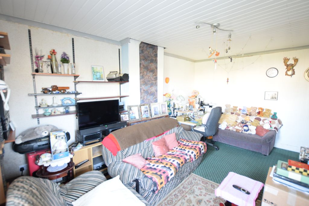 Property photo 3 of 15 Lounge(2)