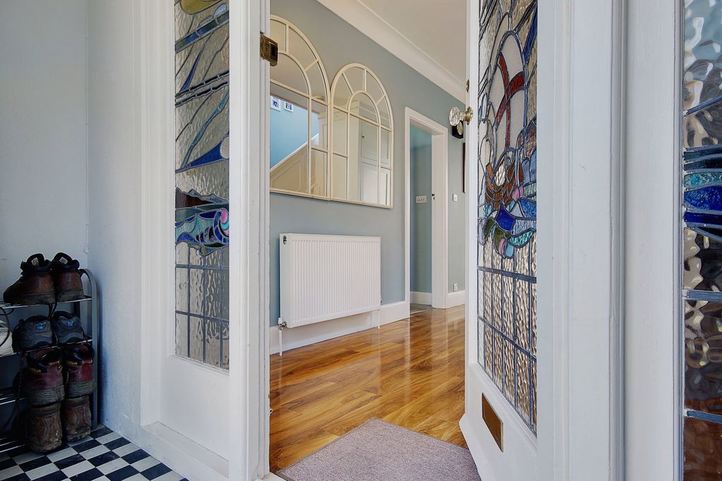 Property photo 3 of 52