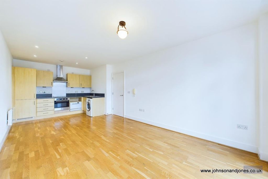 Property photo 2 of 10 3 Reception Room.Jpg