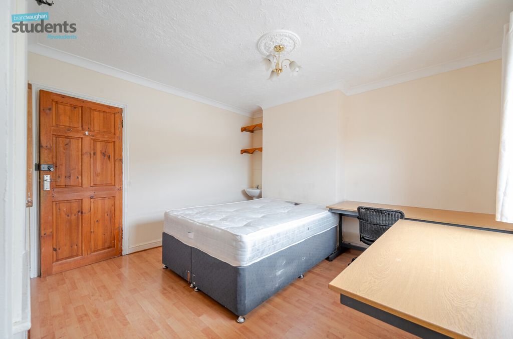 Property photo 3 of 10 5Aa0002F-1cc0-44B...