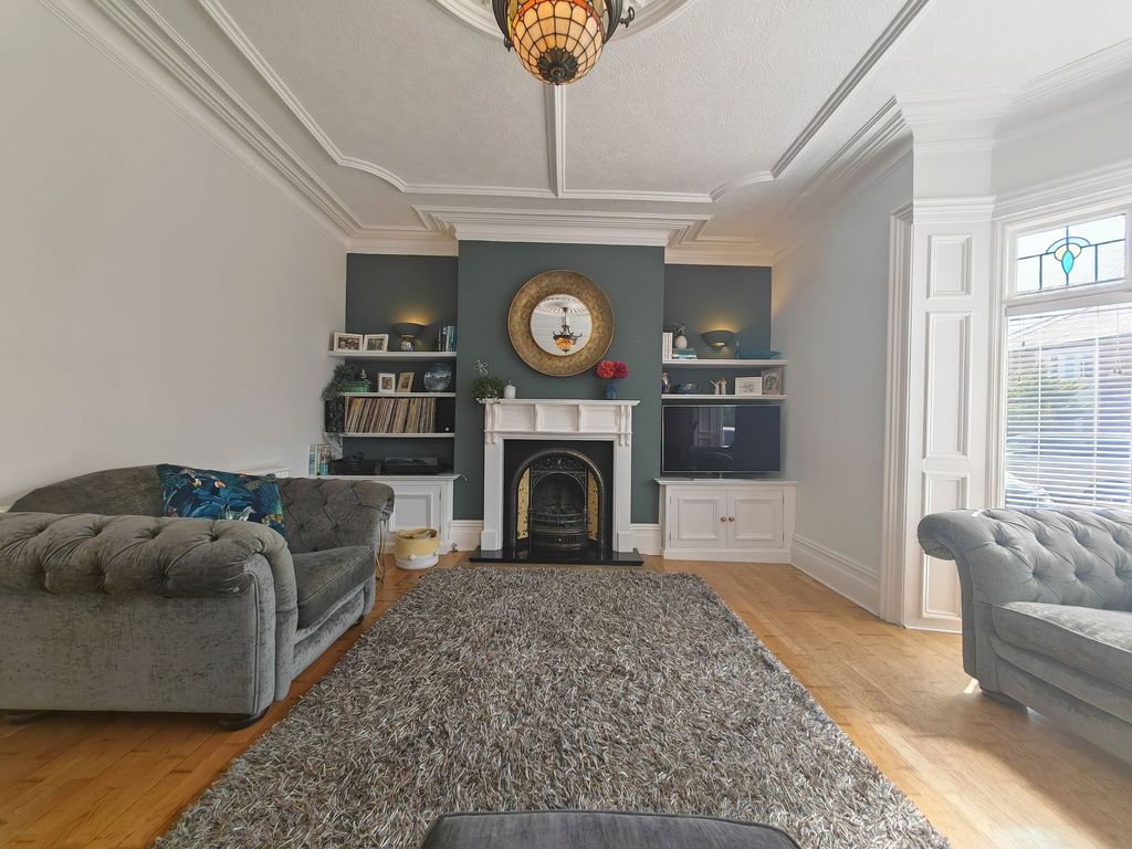 Property photo 2 of 34