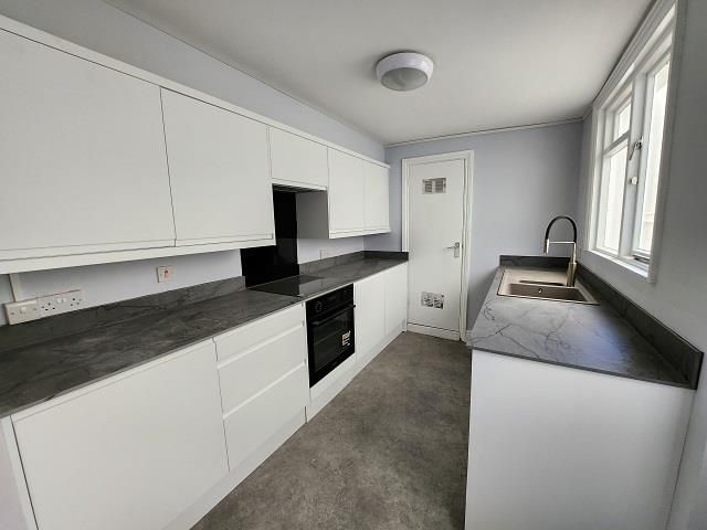 Property photo 1 of 7 Kitchen.Jpg