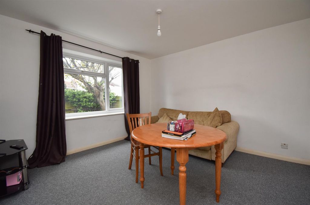 Property photo 3 of 11 Living Room