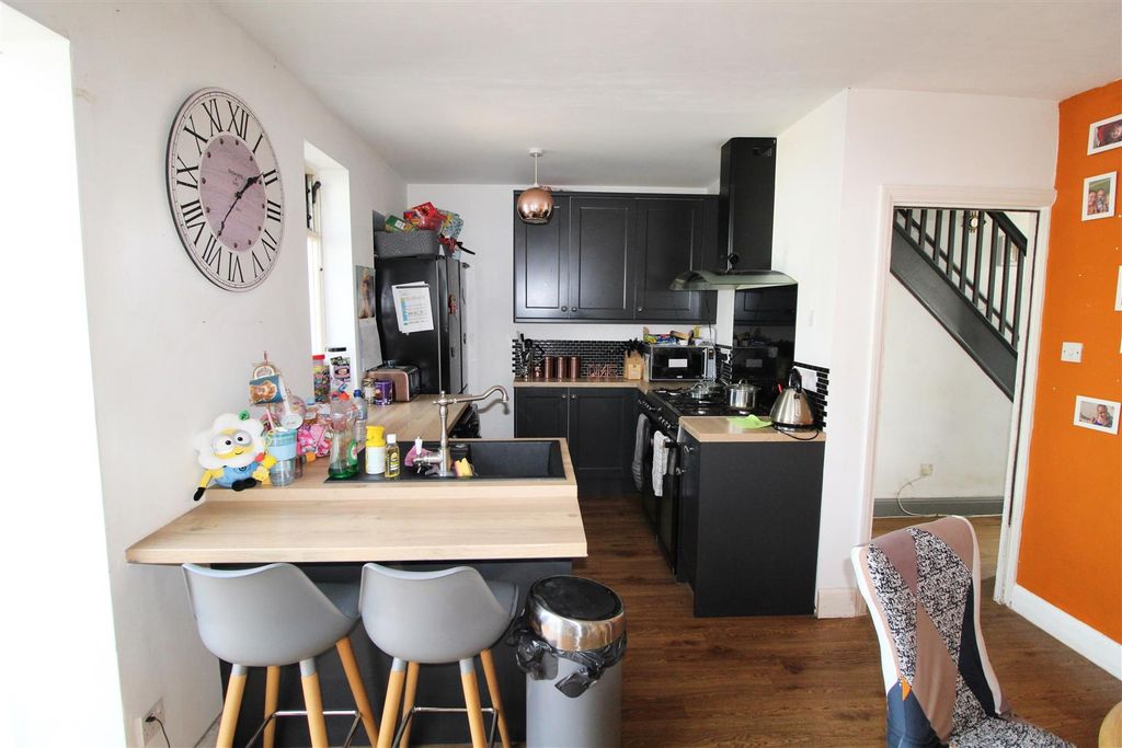 Property photo 3 of 13 Kit 1.Jpg