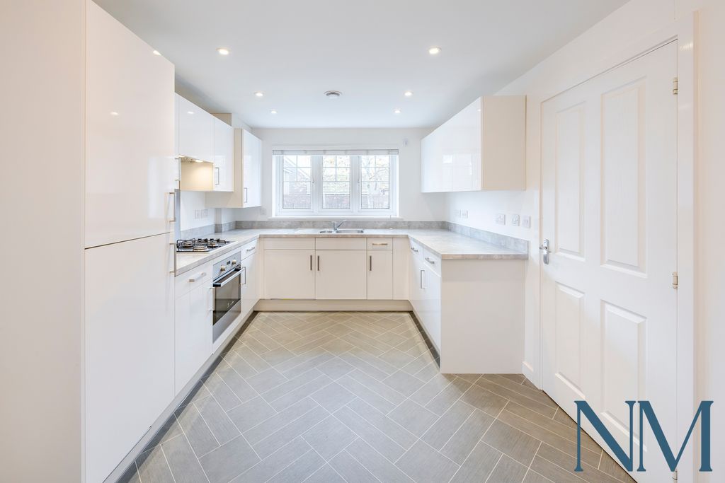 Property photo 3 of 16 Gallery